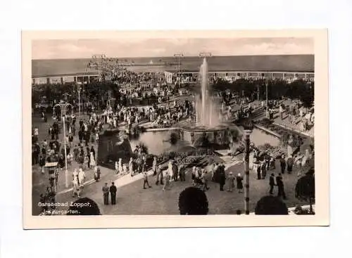 Foto Ak Ostseebad Zoppot Im Kurgarten mit Menschen belebt Sopot Polen