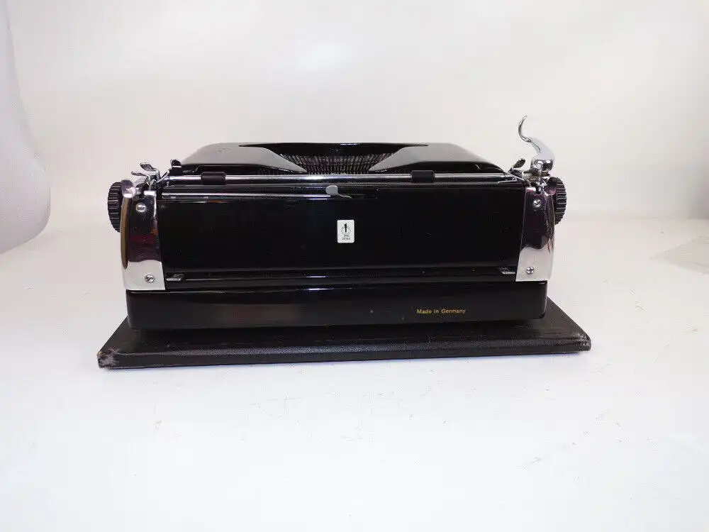 Erika Schreibmaschine mit Koffer schwarz typewriter 3