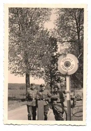 Foto Givet belgisch französische Grenze 2 Wk Soldaten Douanes Francaises
