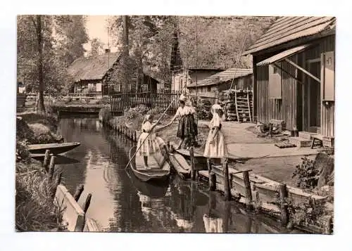 Foto Ak Im Spreewald We Biotach 1968 Lübbenau Frauen in Trachten am Wasser