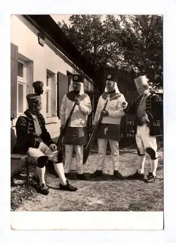 Foto Ak Bergtrachten Erzgebirge 1977 Blaufarbenwerker mit russischen Hörnern