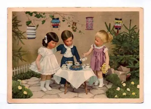 Künstler Ak 1956 Kinder Puppen am Tisch beim Tee trinken