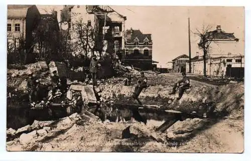 Foto Ak Bahnhof Diksmuide Belgien Granattrichter Soldaten 1 Wk