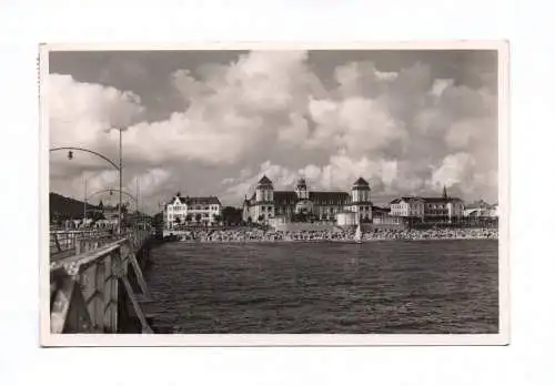 Foto Ak Binz auf Rügen 1937 Blick von Seebrücke auf Hotel Kaiserhof