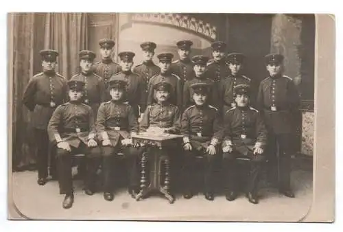 Foto AK Soldaten Allenstein Ostpreußen 1 Wk