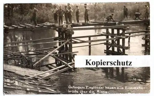 Foto Ak 1 Wk gefangene Engländer bauen Brücke über Aisne