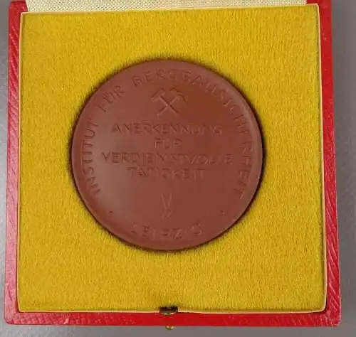 Meissen Medaille Bergbau Sicherheit Verdienstvolle Tätigkeit  DDR Etui