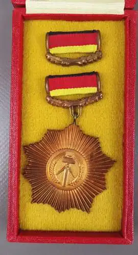 Vaterländischer Verdienstorden Bronze DDR Etui
