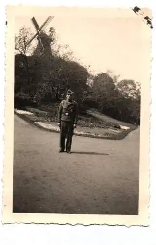 Foto Soldat mit Windmühle 1942 Bremen