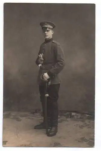 Foto Ak Soldat IR 12 Dresden 1915 Säbel