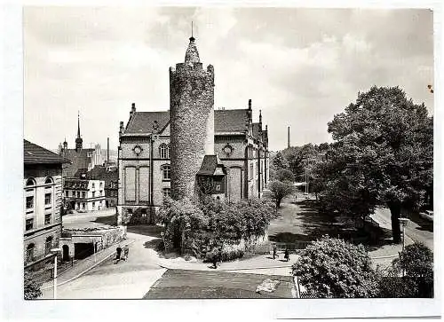 Foto Ak Weißer Turm mit Schule Thüringen Pössneck Echtfoto DDR