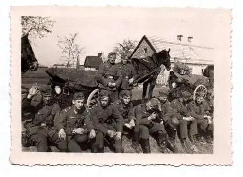 Fotografie 2 Wk Soldaten Rast vor Lublin Polen