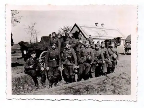 Fotografie 2 Wk Soldaten Pistole erste Rast nach Krutynia