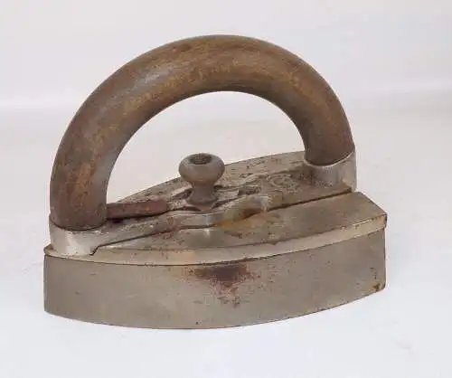 Altes MC Bügeleisen Antik Eisen Holzgriff true vintage Deko 
