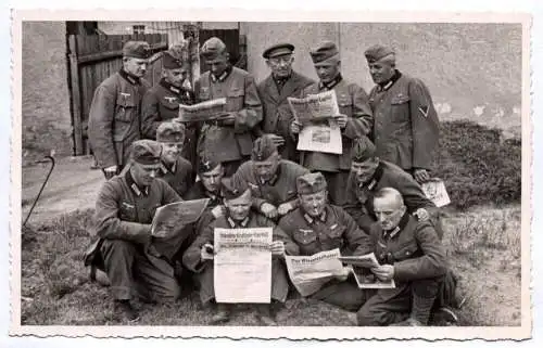 Foto Ak Soldaten lesen Zeitung 2 Wk Hohenstein Ernstthal 