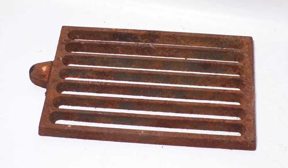 Altes Ofengitter Ofenrost Ascherost Grill Ofeneinsatz Ofen Ersatzteil Gusseisen 1