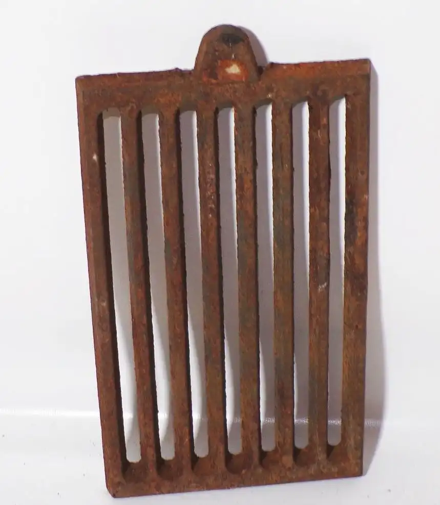 Altes Ofengitter Ofenrost Ascherost Grill Ofeneinsatz Ofen Ersatzteil Gusseisen 2