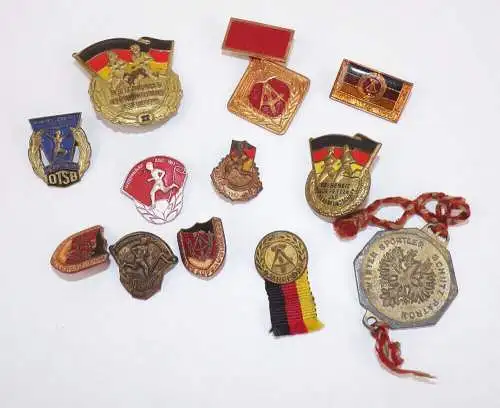 Konvolut DDR Abzeichen 