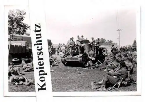 Foto Soldaten Biwak russischer Panzer 2 Wk Beute Tank