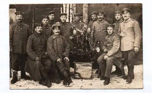 Foto Ak Soldaten IR 58 mit Weihnachtsbaum Sperenberg 1917