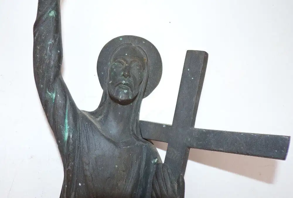 Alter Messing Jesus Wandrelief grüßend mit Kreuz Christentum  8