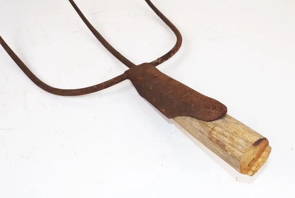 Alte Heugabel Dreizack Bauern Werkzeug Mistgabel  4