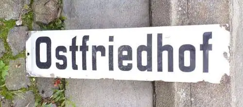 Altes Emailschild Ostfriedhof 