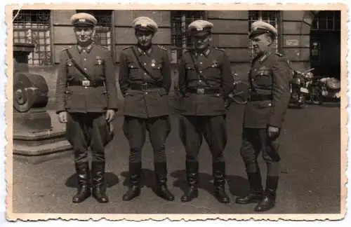 Foto Volkspolizei KVP Ordensspange Uniform Gruppenfoto um 1958 DDR Abzeichen