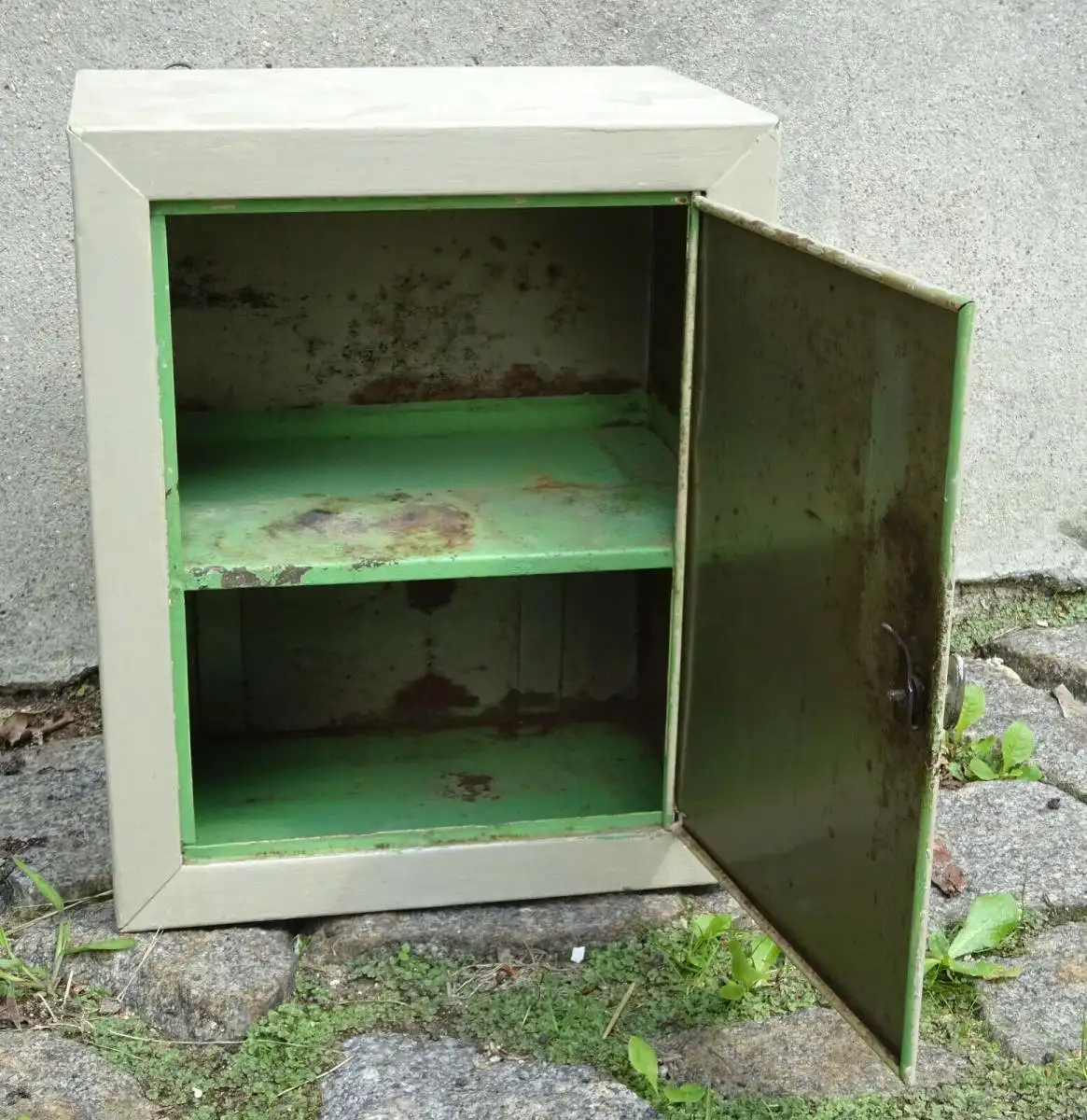 Vintage Blech Vorratsschrank kleiner Schrank Hängeschrank Werkstatt Loft Deko ! 1