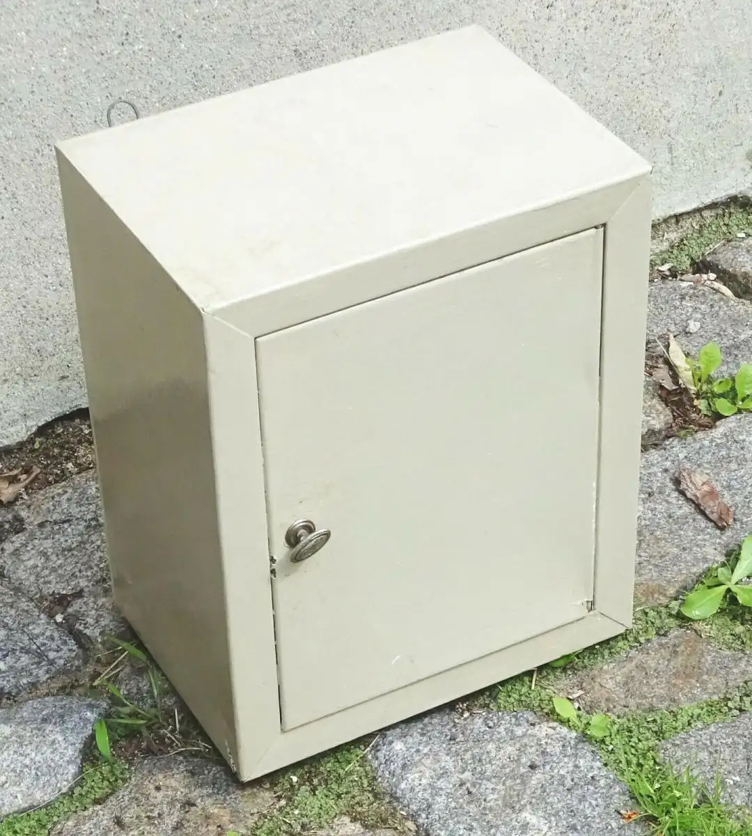 Vintage Blech Vorratsschrank kleiner Schrank Hängeschrank Werkstatt Loft Deko ! 7