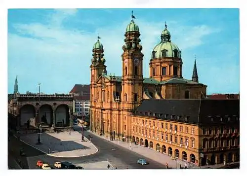 Foto Ak Theatinerkirche und Feldherrnhalle München