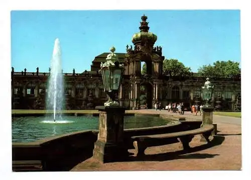 Foto Ak Dresden Zwingerhof mit Kronentor 1978