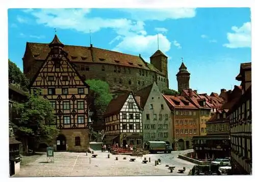 Foto Ak Dürer Platz mit Burg Nürnberg