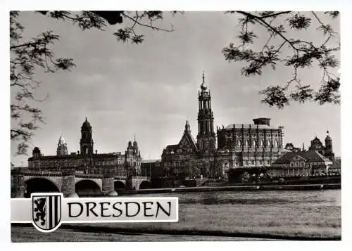 Foto Ak Blick vom Neustödter Elbufer auf die historische Silhouette Dresden 1984