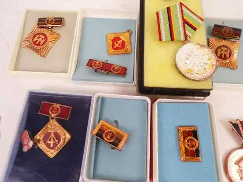 Konvolut DDR Abzeichen 