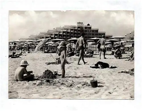 Foto Ak Am Strand von Albena VR Bulgarien Echtfoto