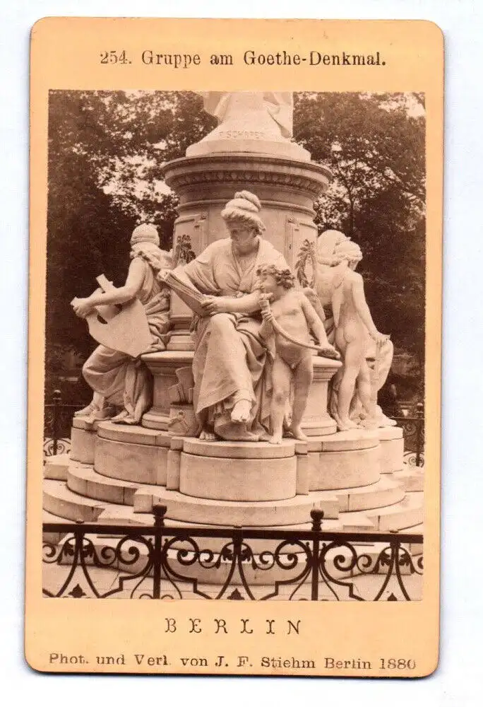 CdV  Foto Berlin Gruppe Goethe Denkmal 1880  0
