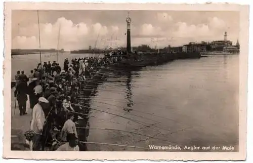 Ak Warnemünde Angler auf der Mole