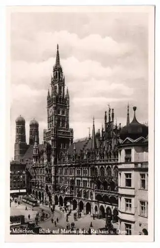 Ak München Blick auf Marienplatz Rathaus und Dom 1928