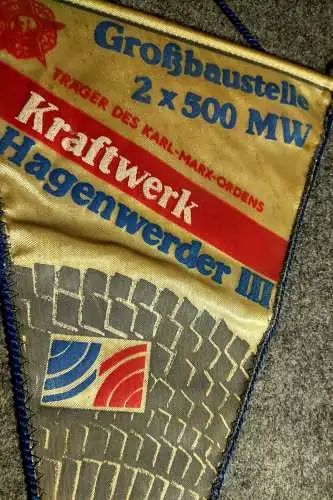 Wimpel Großbaustelle Träger des Karl Marx Ordens Kraftwerk Hagenwerder III
