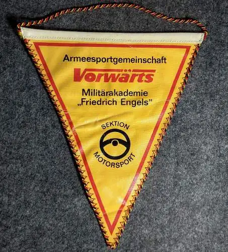 Armeesportgemeinschaft Vorwärts Militärakademie Friedrich Engels Original Wimpel