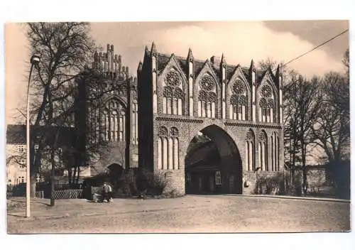 Foto Ak Neubrandenburg Treptower Tor