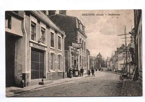 Ak Sissonne Aisne Stadtstrasse 1915 Feldpost