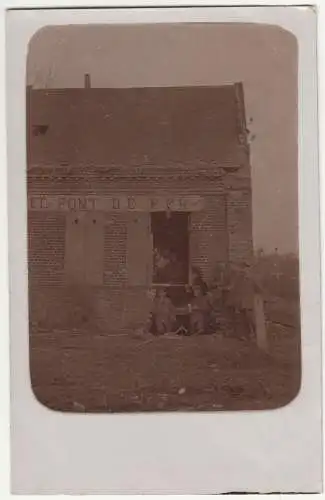 Foto Ak Soldaten Bahnhof Haltestelle ..et du Pont de Fer Frankreich 1 Wk (A2872