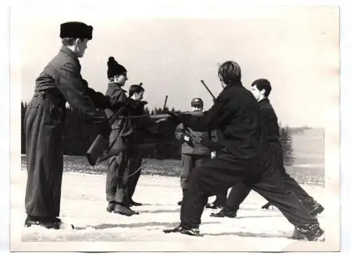 Foto GST Nahkampf Ausbildung Gewehr Jugend DDR