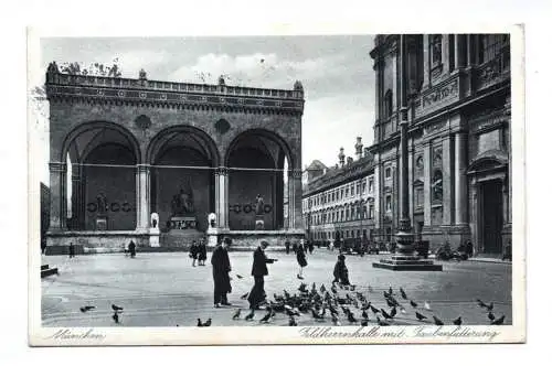 Ak München Feldherrenhalle mit Taubenfütterung 1937