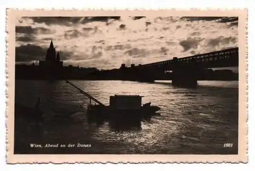 Foto Ak Wien Abend an der Donau 1938 Boot Brücke