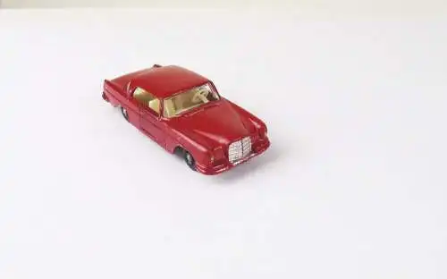 Altes Matchbox Lesney Modellauto Mercedes Benz 220 SE Rot