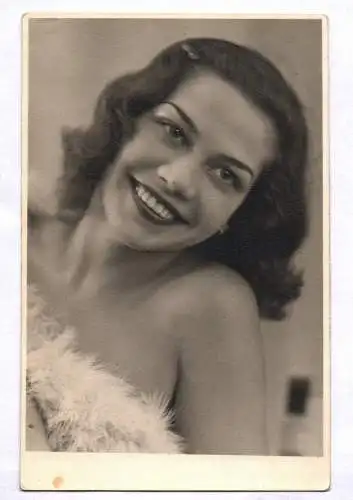 Foto Ak hübsche Frau vielleicht Schauspielerin Sängerin 1948 vintage photo