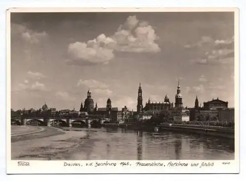 Foto Ak Dresden vor der Zerstörung 1945 Frauenkirche und Schloss